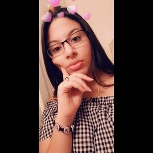 Meet your Posher, Anyeli